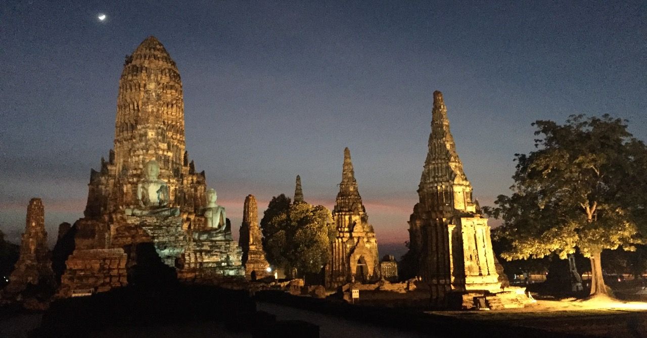 Wat Chaiwatthanaram during twilight hours.