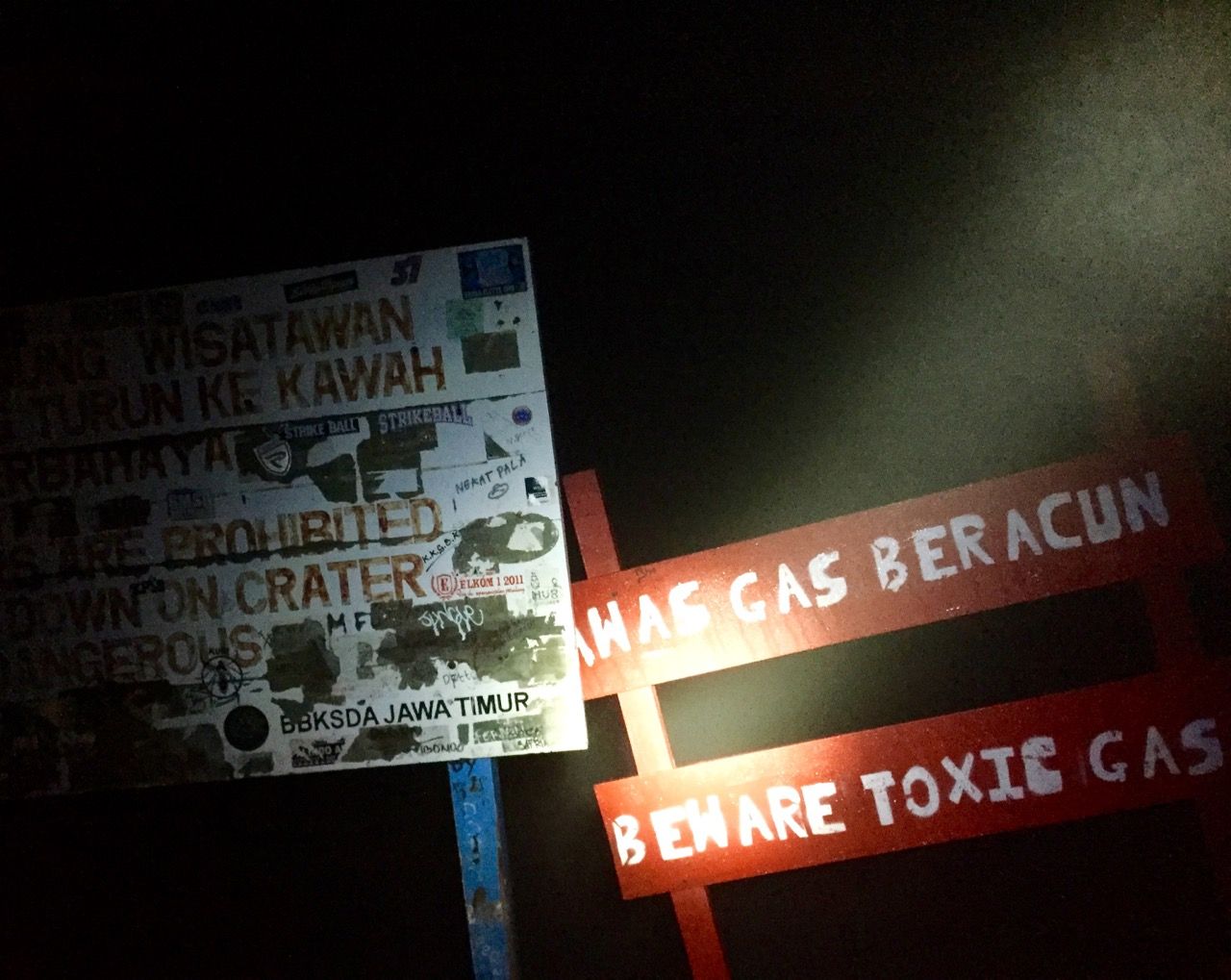 Sign reading "BEWARE TOXIC GAS"