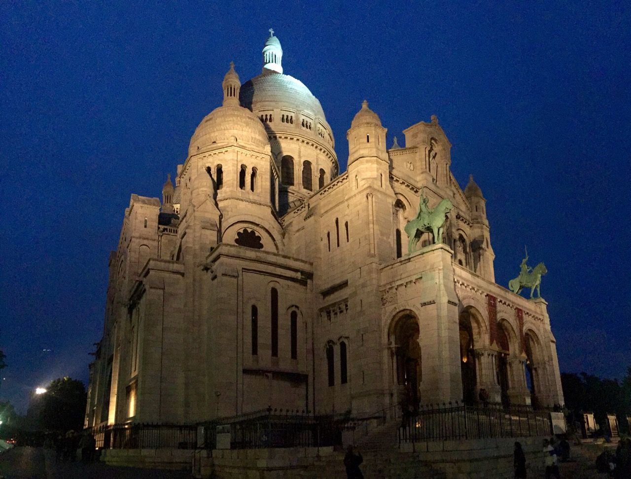 Sacré cœur Basilica lit up at night.