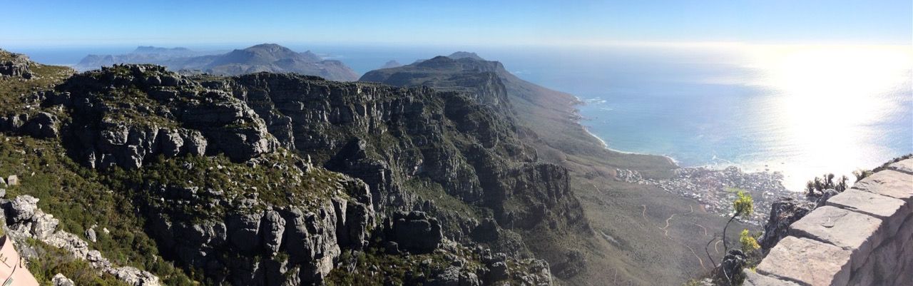 Facing the Indian ocean from the top of Table Mountain.